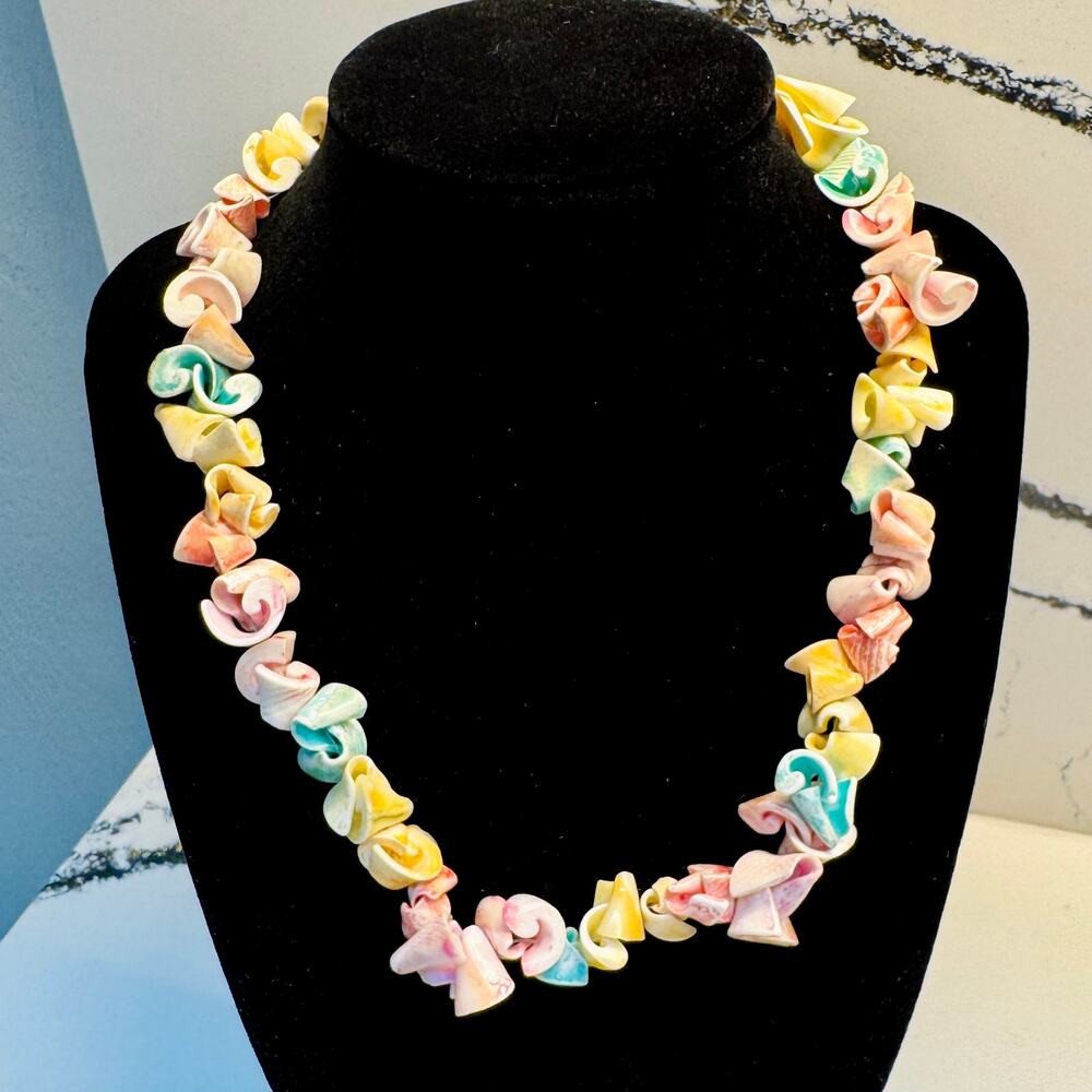 Vintage Pastel Shell Necklace Beachy Mermaid Coastal Cottagecore